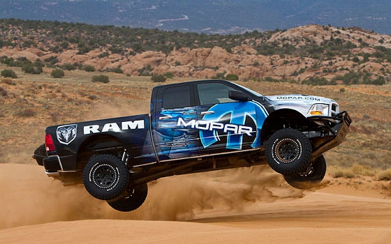 Дополнительное оборудование авто: Баран Ram Runner боднул Ford Raptor на его територрии»
